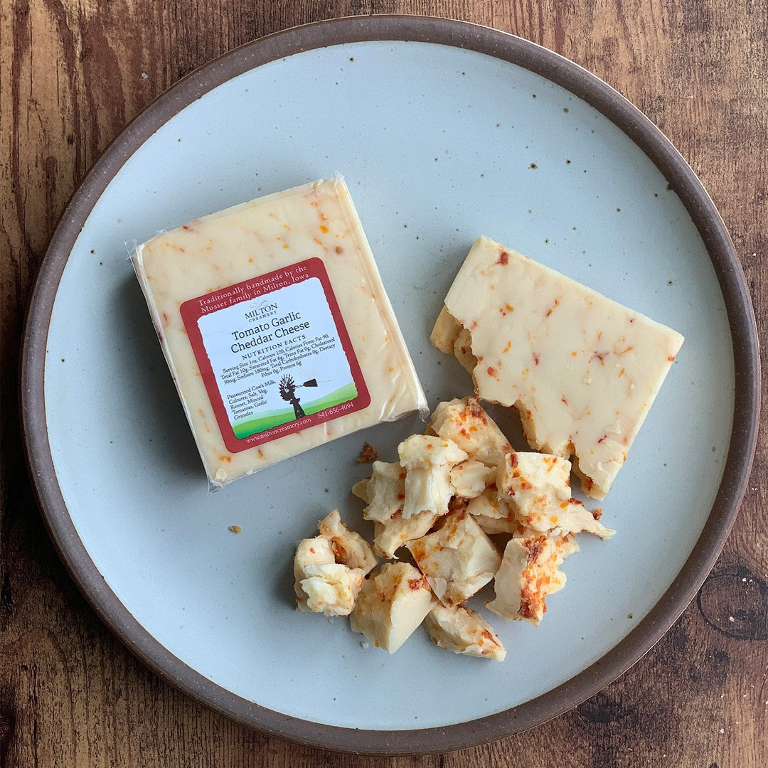 Tomato Garlic Cheddar Cheese - The Harvest Barn